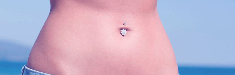 Piercing sur le nombril